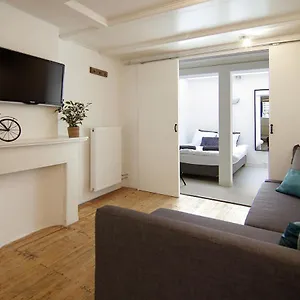 Cosy Right In The Center With Airco! Bed & Breakfast